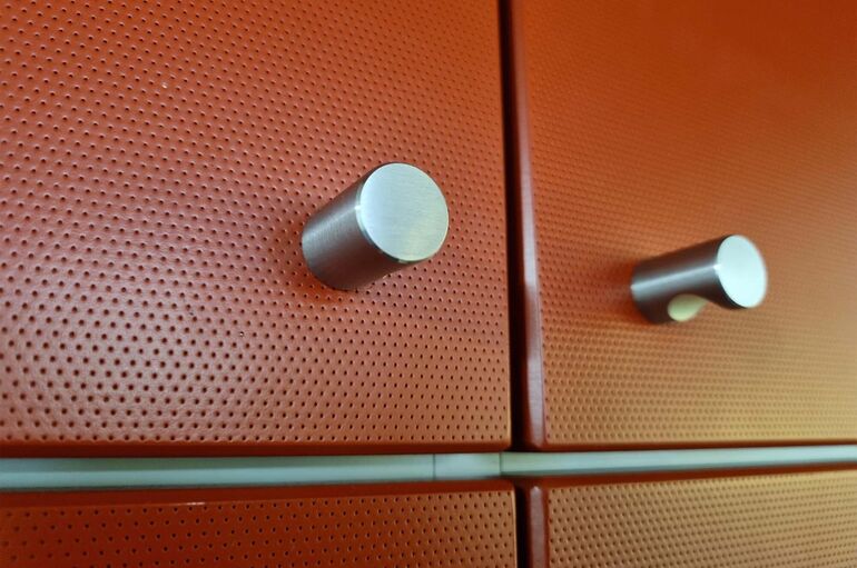 Schranktüren rot klein